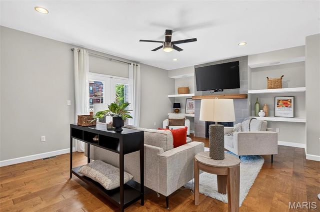 2022 Geyer Avenue, St Louis, MO 63104