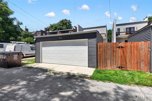 2022 Geyer Avenue, St Louis, MO 63104