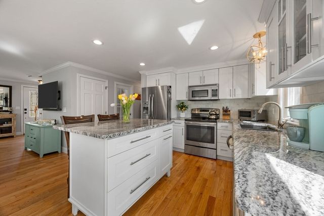 21 Many Oaks Cir, Yarmouth, MA 02675