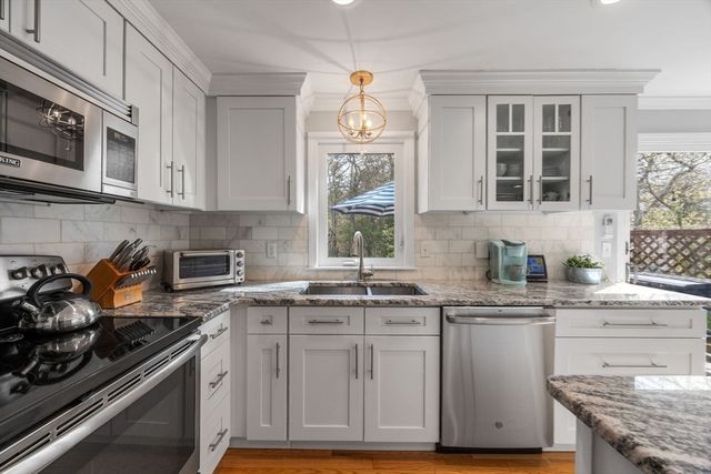 21 Many Oaks Cir, Yarmouth, MA 02675