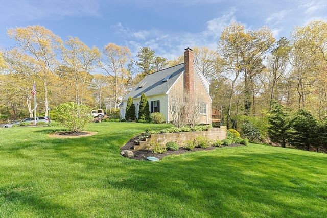 21 Many Oaks Cir, Yarmouth, MA 02675