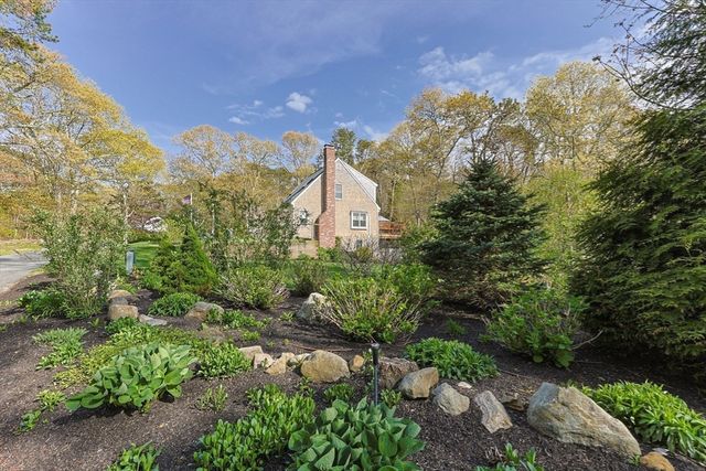 21 Many Oaks Cir, Yarmouth, MA 02675