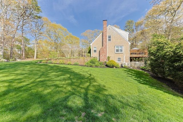 21 Many Oaks Cir, Yarmouth, MA 02675