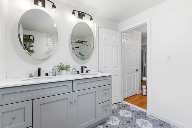 75 Perry Avenue, Lynnfield, MA 01940