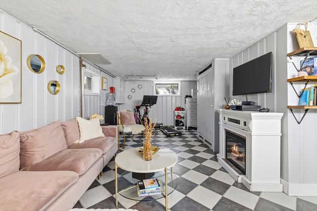 75 Perry Avenue, Lynnfield, MA 01940