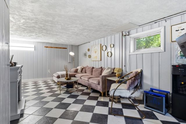 75 Perry Avenue, Lynnfield, MA 01940