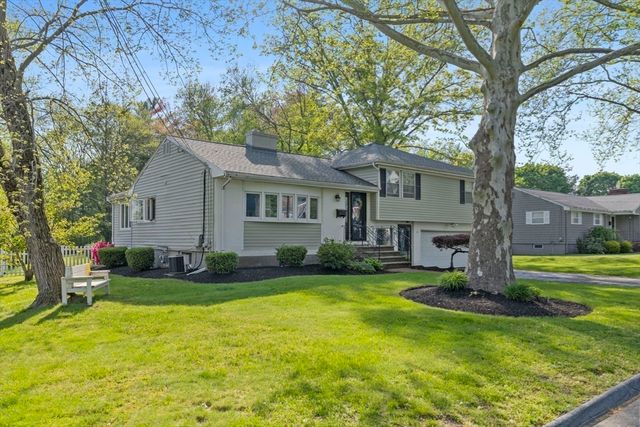 75 Perry Avenue, Lynnfield, MA 01940
