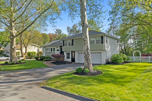 75 Perry Avenue, Lynnfield, MA 01940