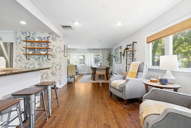 75 Perry Avenue, Lynnfield, MA 01940