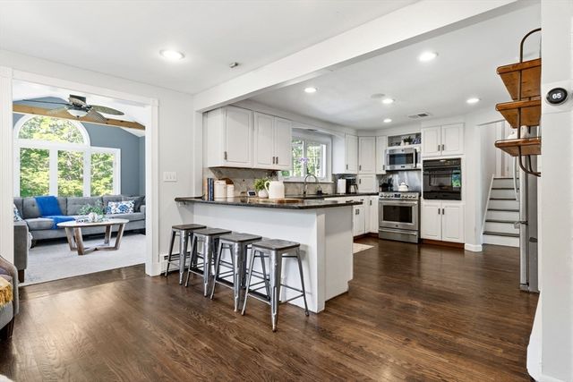 75 Perry Avenue, Lynnfield, MA 01940