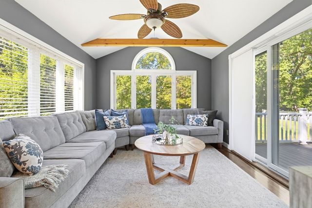 75 Perry Avenue, Lynnfield, MA 01940