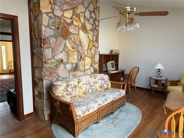 9045 Tate Ln, Hanover, VA 23116