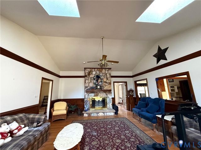 9045 Tate Ln, Hanover, VA 23116