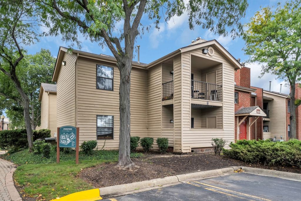 2060 N Rand Road 101, Palatine, IL 60074 — exterior