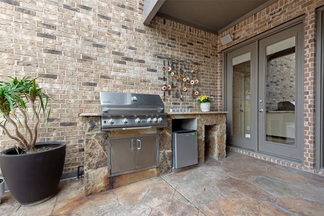 2325 Shoreham Circle, Lewisville, TX 75056