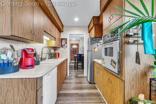 26332 Dale Court, Roseville, MI 48066