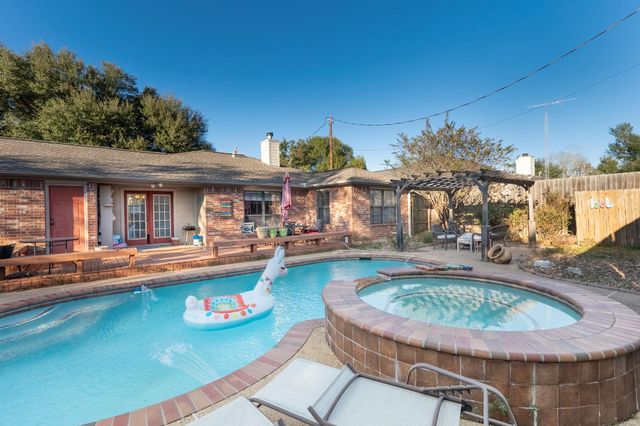 106 N Hills Circle, Franklin, TX 77856