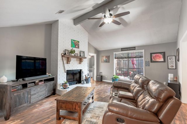 106 N Hills Circle, Franklin, TX 77856