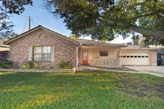 106 N Hills Circle, Franklin, TX 77856