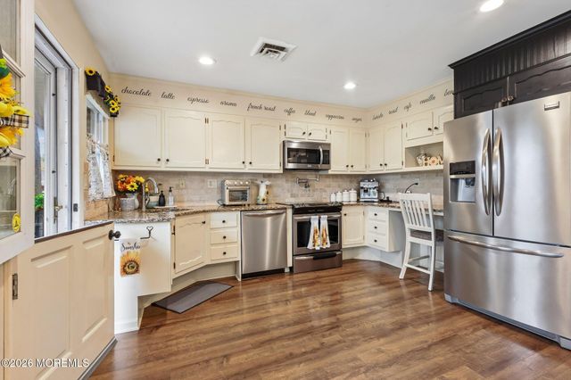 609B Lake Point Drive B, Lakewood, NJ 08701