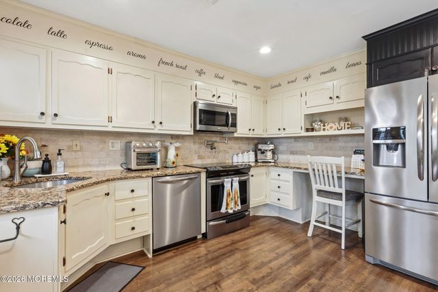 609B Lake Point Drive B, Lakewood, NJ 08701