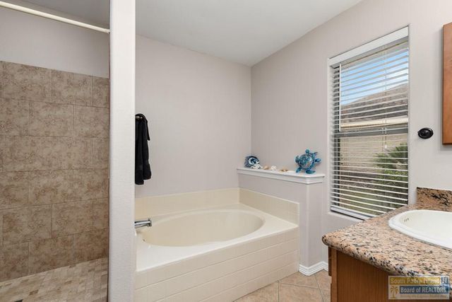 36 Pinehurst Dr., Laguna Vista, TX 78578