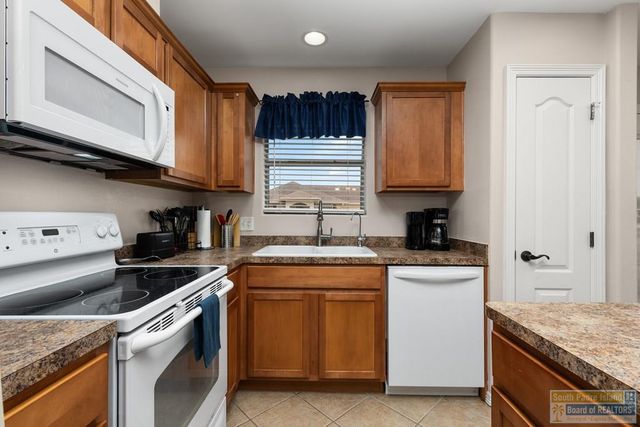 36 Pinehurst Dr., Laguna Vista, TX 78578