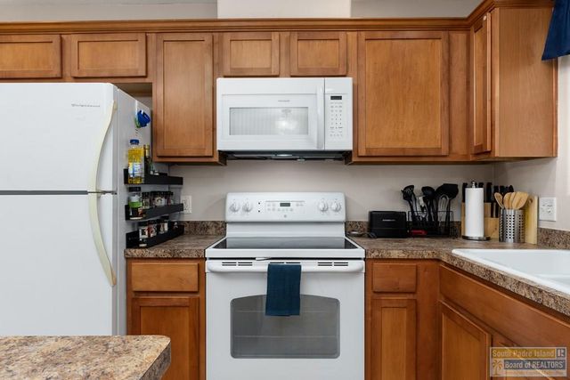 36 Pinehurst Dr., Laguna Vista, TX 78578