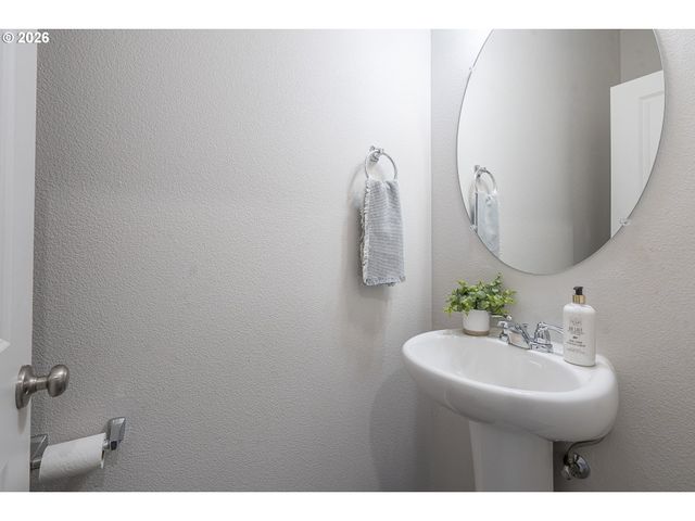 2240 Se 16TH St, Gresham, OR 97080