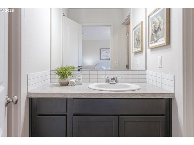 2240 Se 16TH St, Gresham, OR 97080
