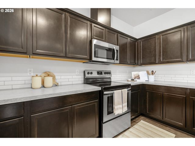 2240 Se 16TH St, Gresham, OR 97080