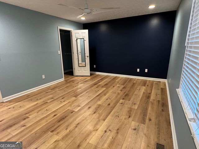 391 Walnut Drive, Woodstock, GA 30189