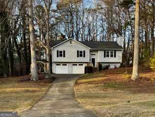 391 Walnut Drive, Woodstock, GA 30189