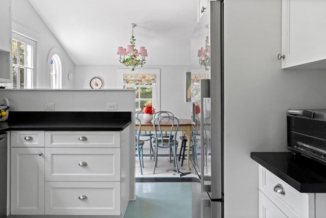 6 Brewster Ave, Oak Bluffs, MA 02557