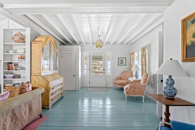 6 Brewster Ave, Oak Bluffs, MA 02557