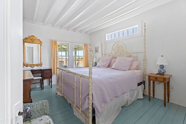 6 Brewster Ave, Oak Bluffs, MA 02557