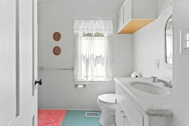 6 Brewster Ave, Oak Bluffs, MA 02557