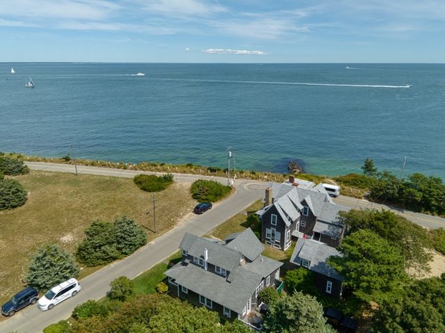 6 Brewster Ave, Oak Bluffs, MA 02557