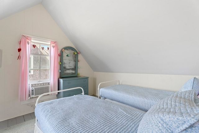 6 Brewster Ave, Oak Bluffs, MA 02557