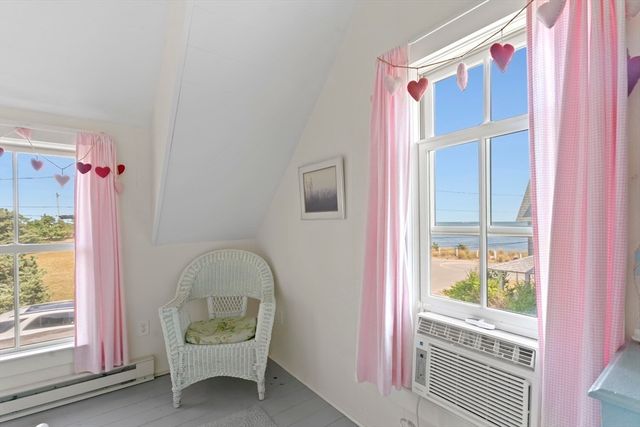 6 Brewster Ave, Oak Bluffs, MA 02557