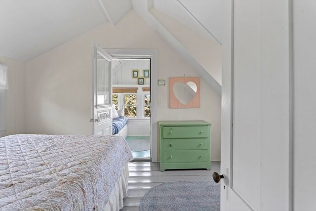 6 Brewster Ave, Oak Bluffs, MA 02557