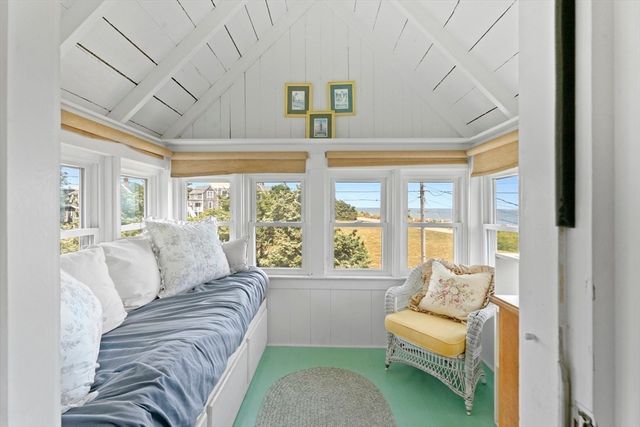 6 Brewster Ave, Oak Bluffs, MA 02557