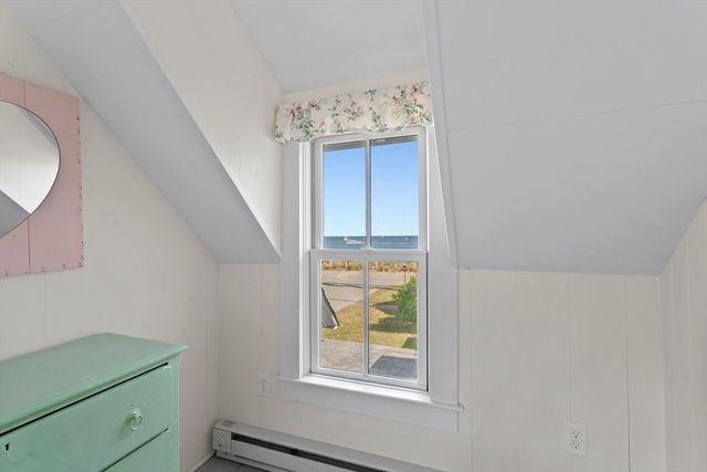 6 Brewster Ave, Oak Bluffs, MA 02557
