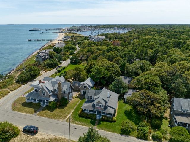 6 Brewster Ave, Oak Bluffs, MA 02557