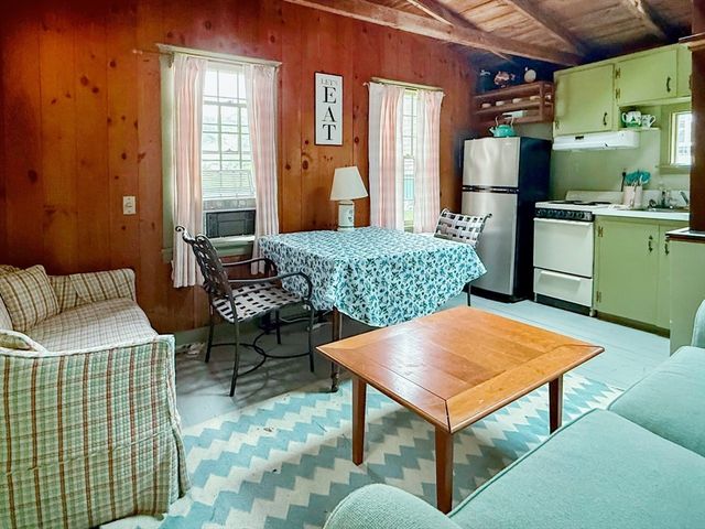 6 Brewster Ave, Oak Bluffs, MA 02557