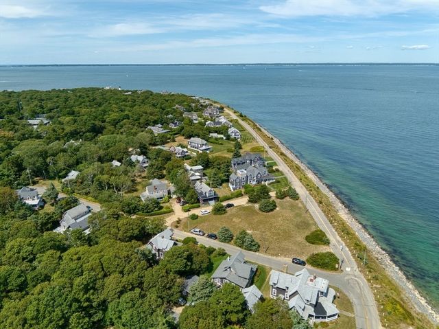 6 Brewster Ave, Oak Bluffs, MA 02557