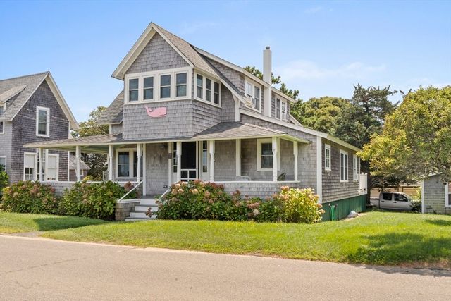 6 Brewster Ave, Oak Bluffs, MA 02557