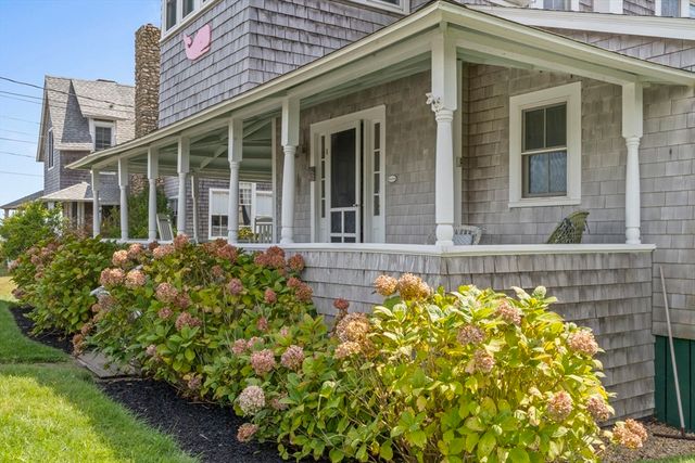 6 Brewster Ave, Oak Bluffs, MA 02557