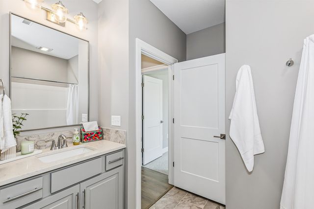 200 W Boxthorn Dr, Andover, KS 67002