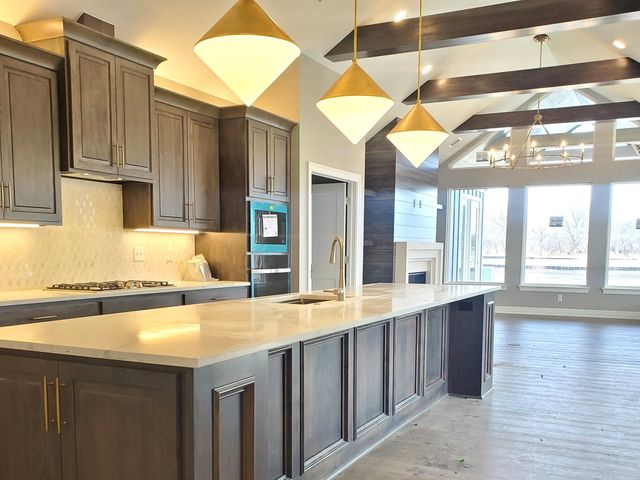 200 W Boxthorn Dr, Andover, KS 67002